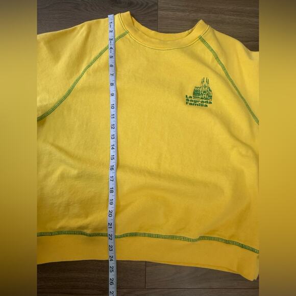 NWOT Made Some Souvenirs Sagrada Familia Sweatshirt Yellow Size Small - Picture 9 of 9